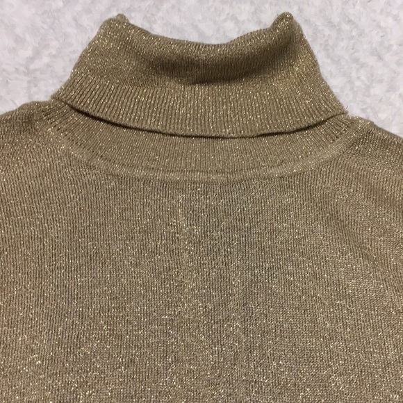 NWT turtleneck sweater - size Medium - Picture 2 of 9